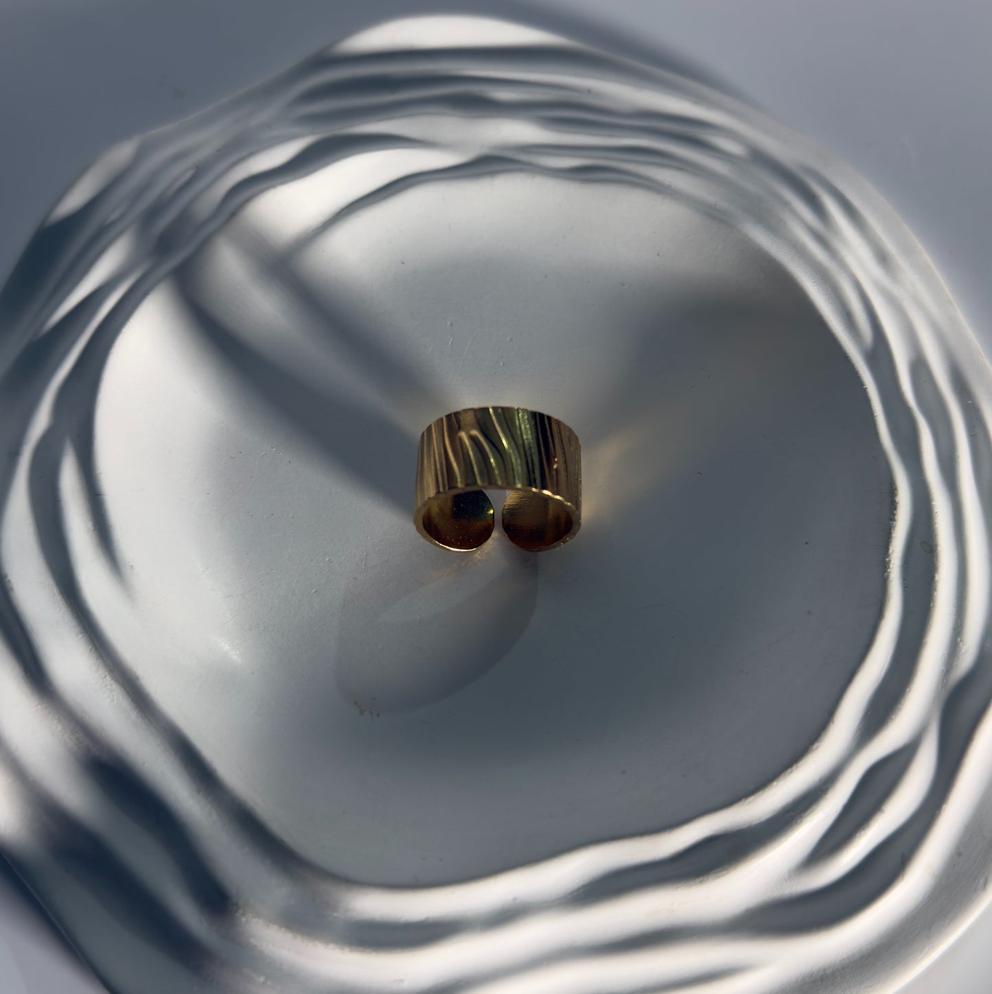 Aira Adjustable Ring